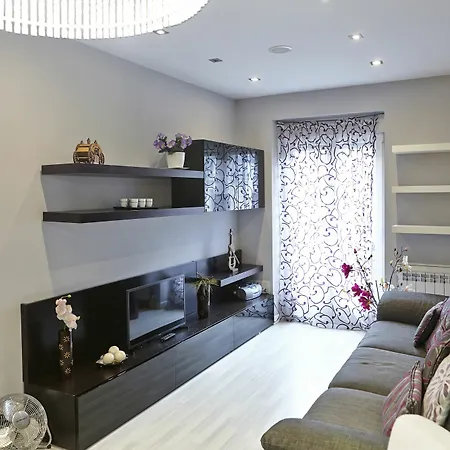 Basque Homes - Buen Pastor Daire *